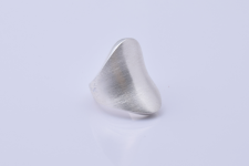 AN-SELLA-SATIN-THUMB