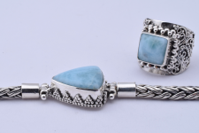 BR-LARIMAR-THUMB2-CON