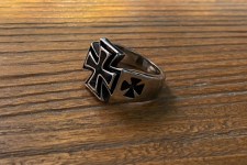 an-steel-man-cross-life